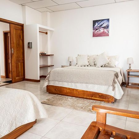 Hotel Ayre By Baltra بويرتو أيورا المظهر الخارجي الصورة