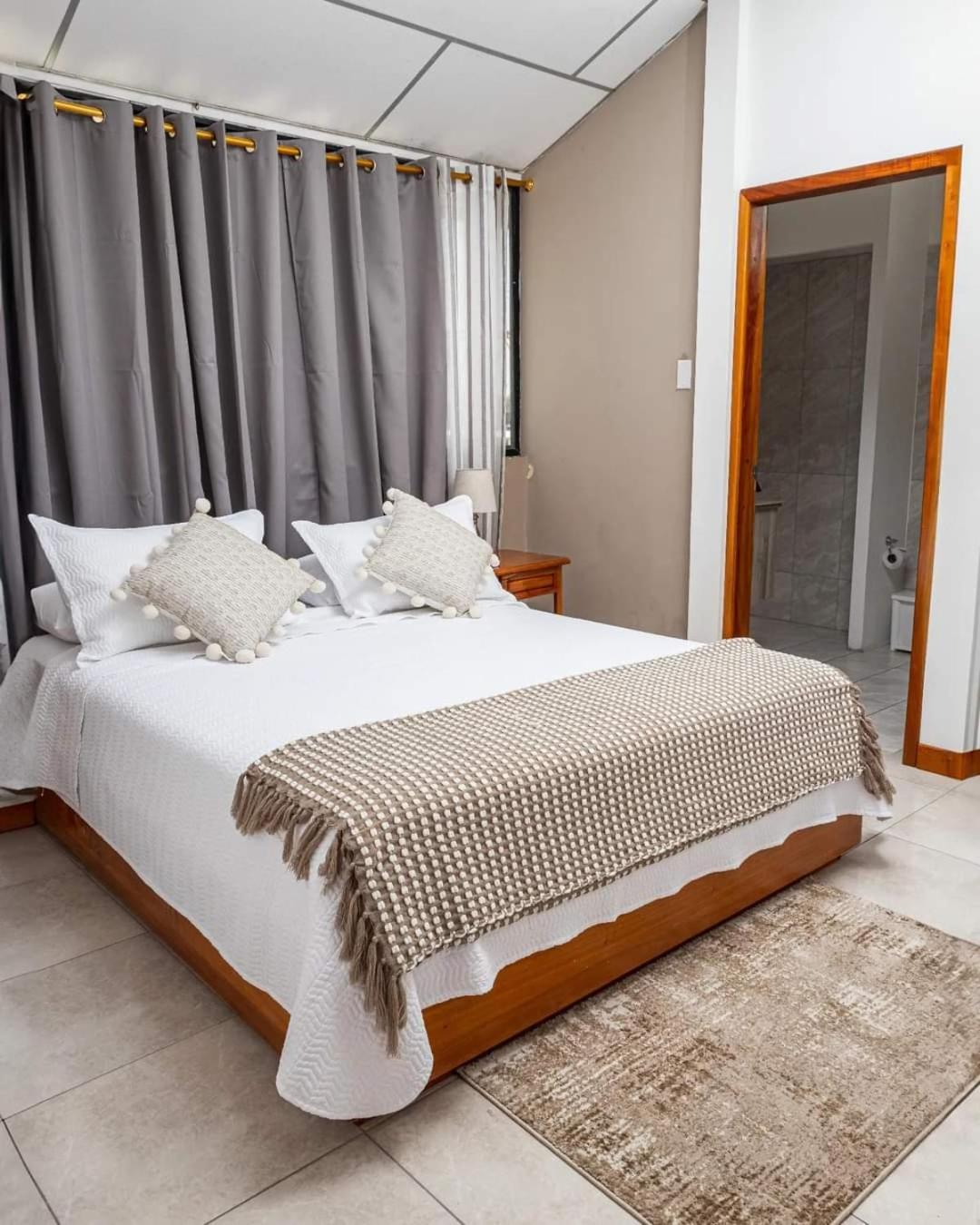 Hotel Ayre By Baltra بويرتو أيورا المظهر الخارجي الصورة